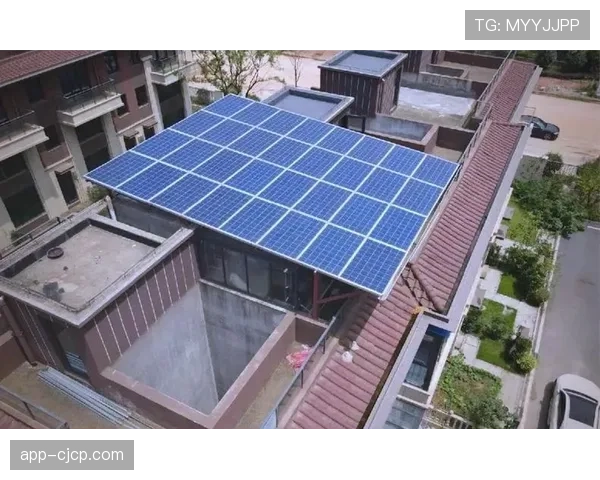 柏林赫塔主场奥林匹克球场启动屋顶光伏板安装工程